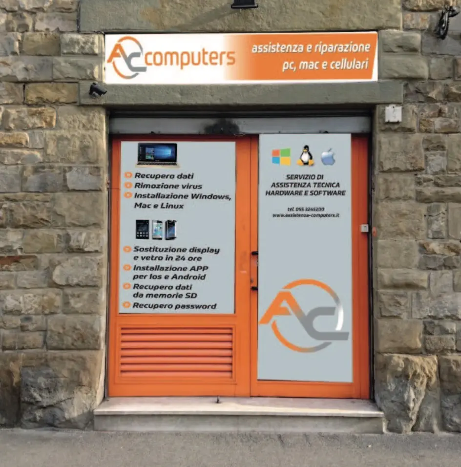 Il negozio AC Computers in Via Luigi Boccherini 4R a Firenze, con l'insegna arancione